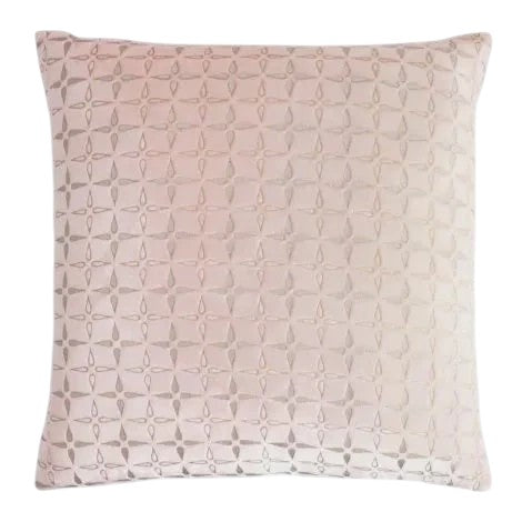 Petal Metal Blush Velvet 22"