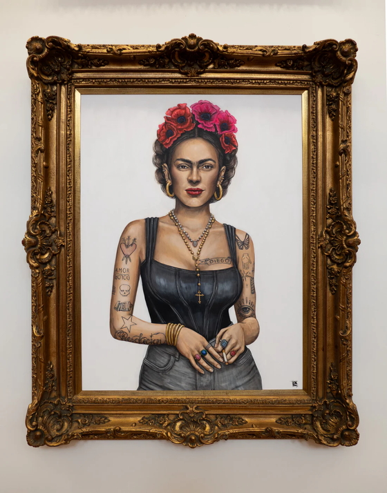 Framed Frida Sola
